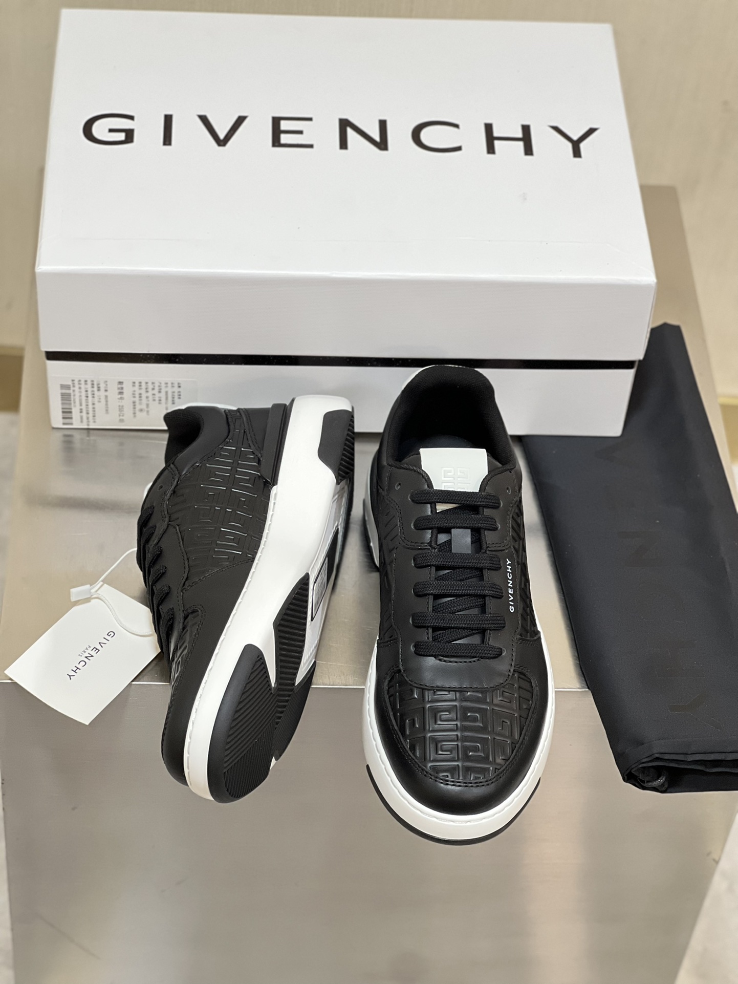 GIVENCHY SNEAKERS 