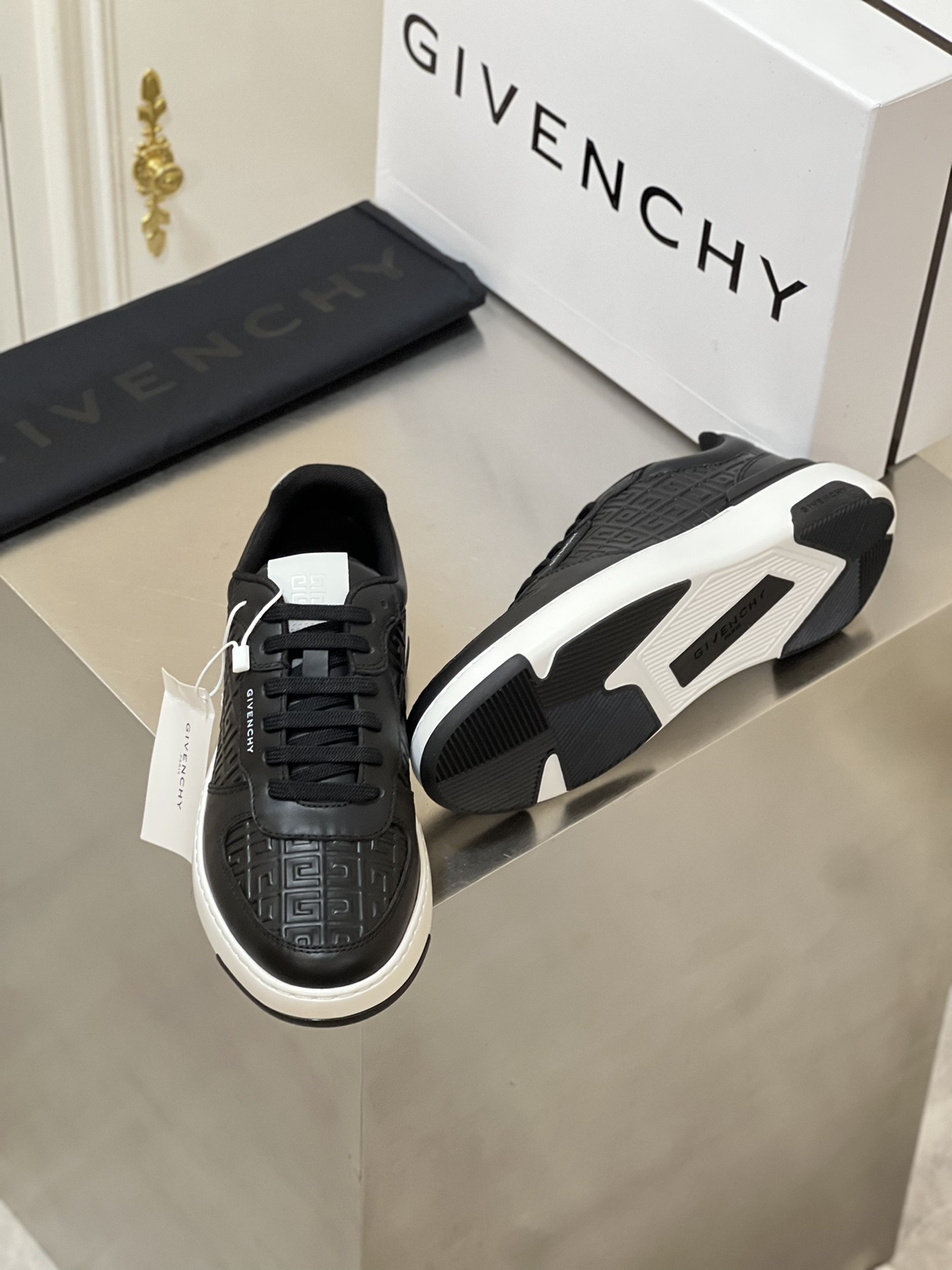 GIVENCHY SNEAKERS 