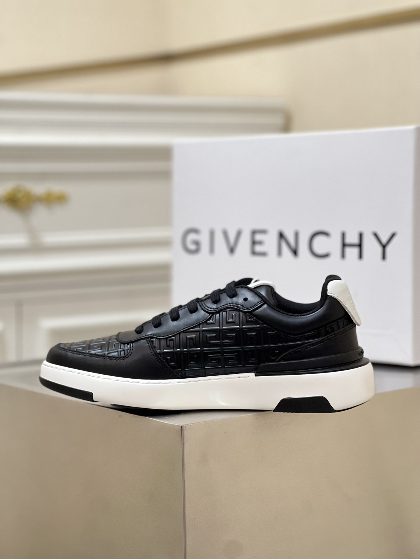 GIVENCHY SNEAKERS 