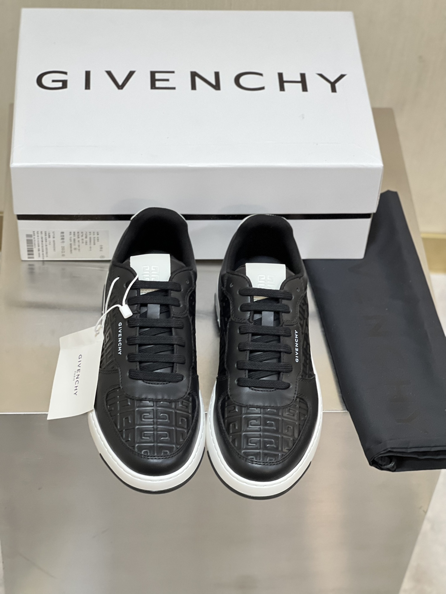 GIVENCHY SNEAKERS 