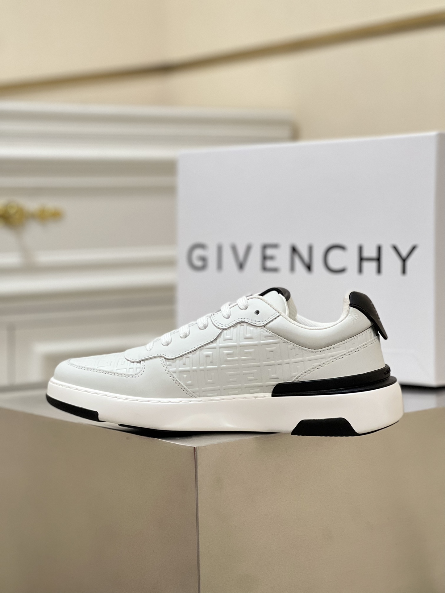GIVENCHY SNEAKERS 