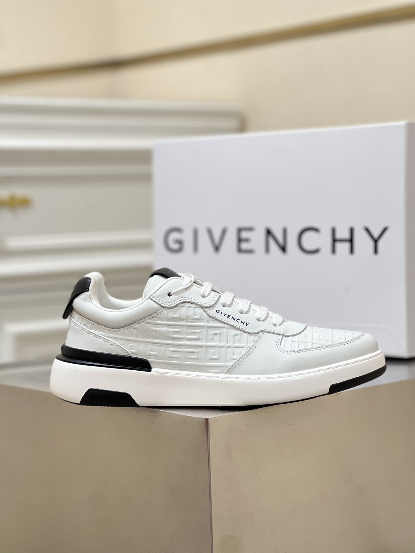GIVENCHY SNEAKERS 