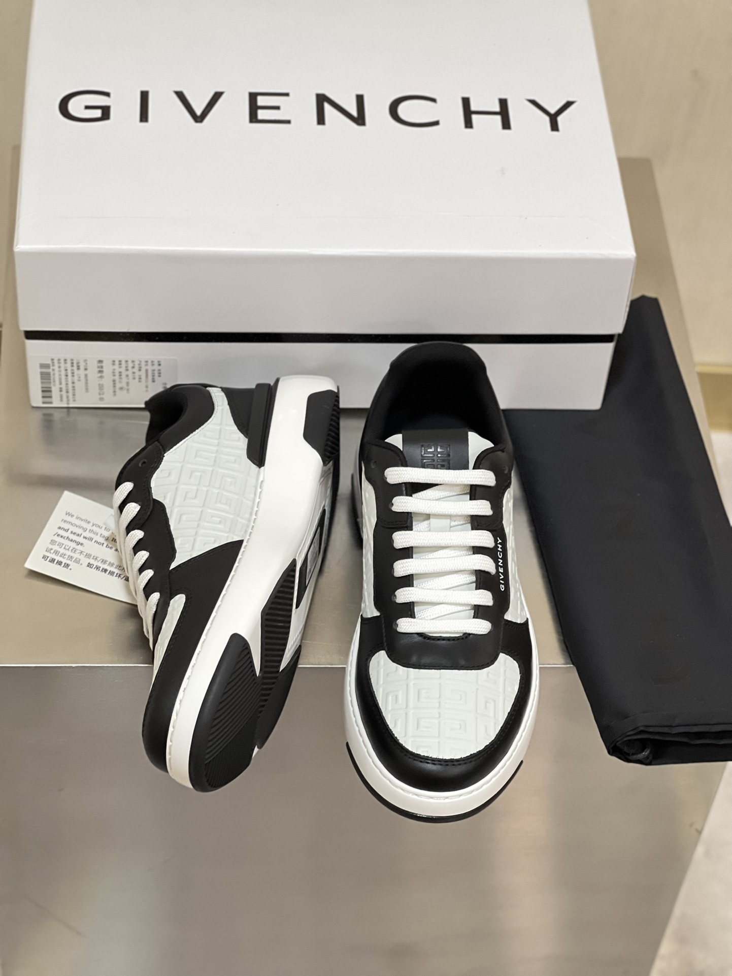 GIVENCHY SNEAKERS 