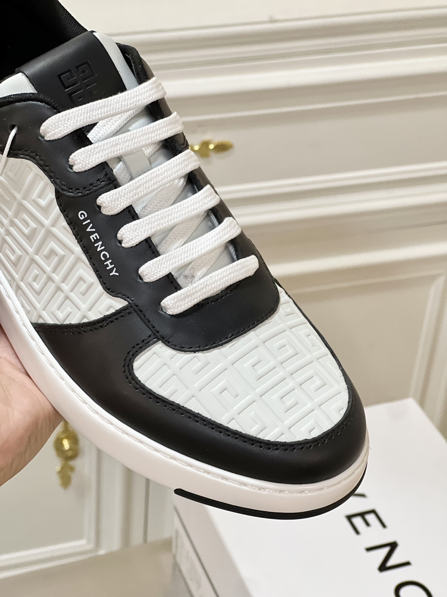 GIVENCHY SNEAKERS 
