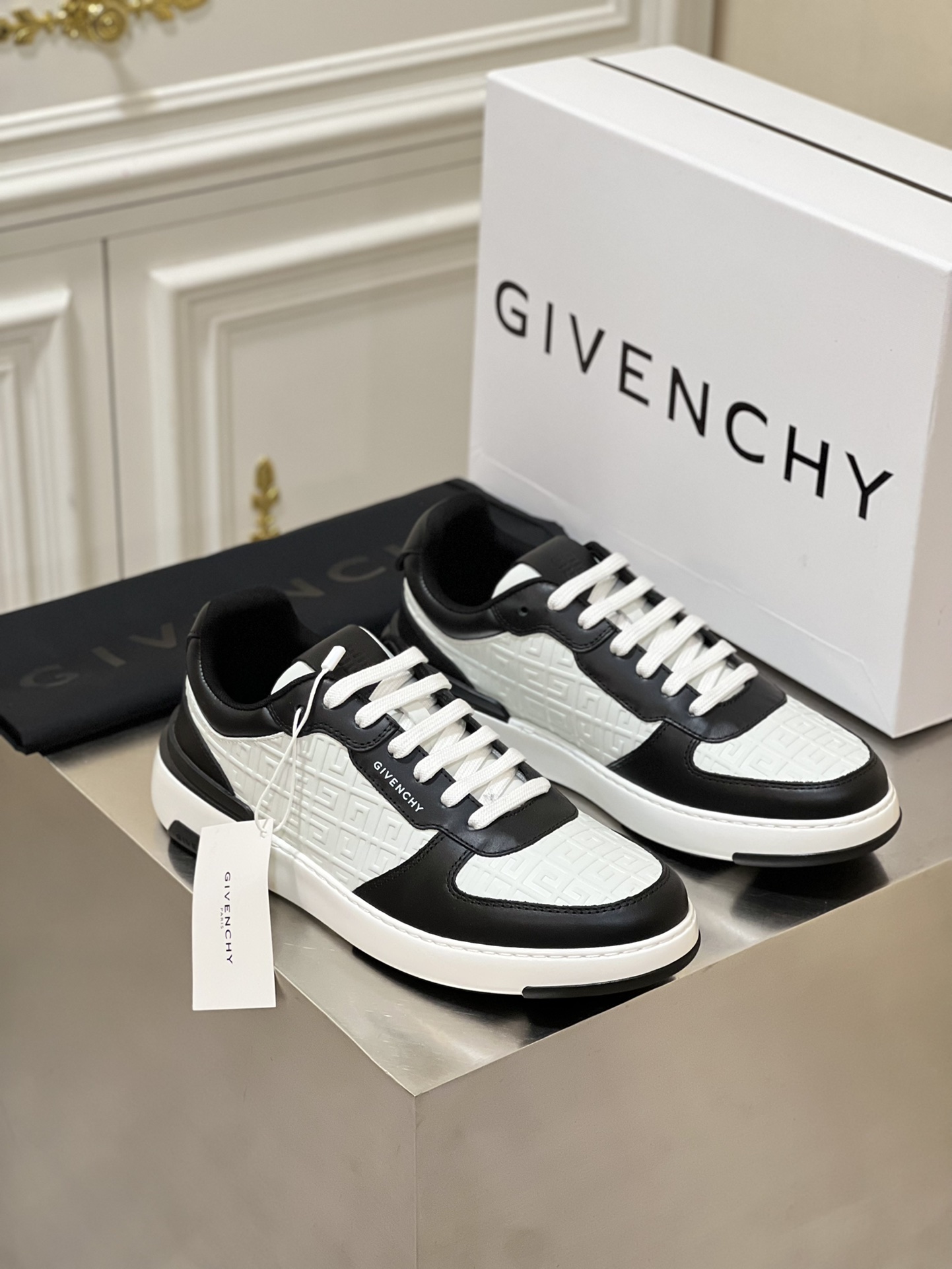 GIVENCHY SNEAKERS 