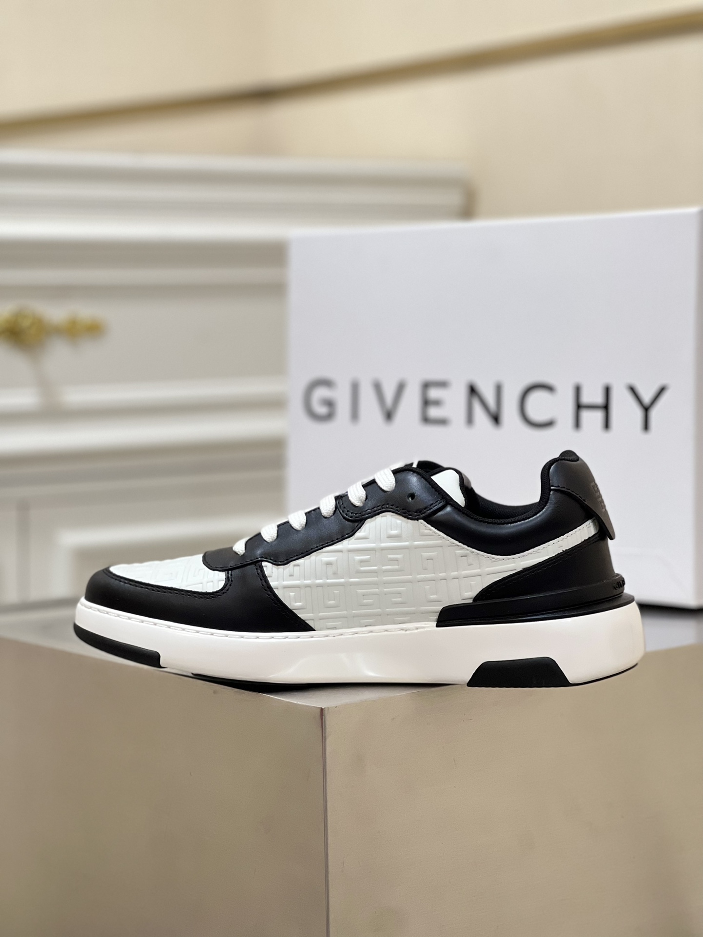 GIVENCHY SNEAKERS 