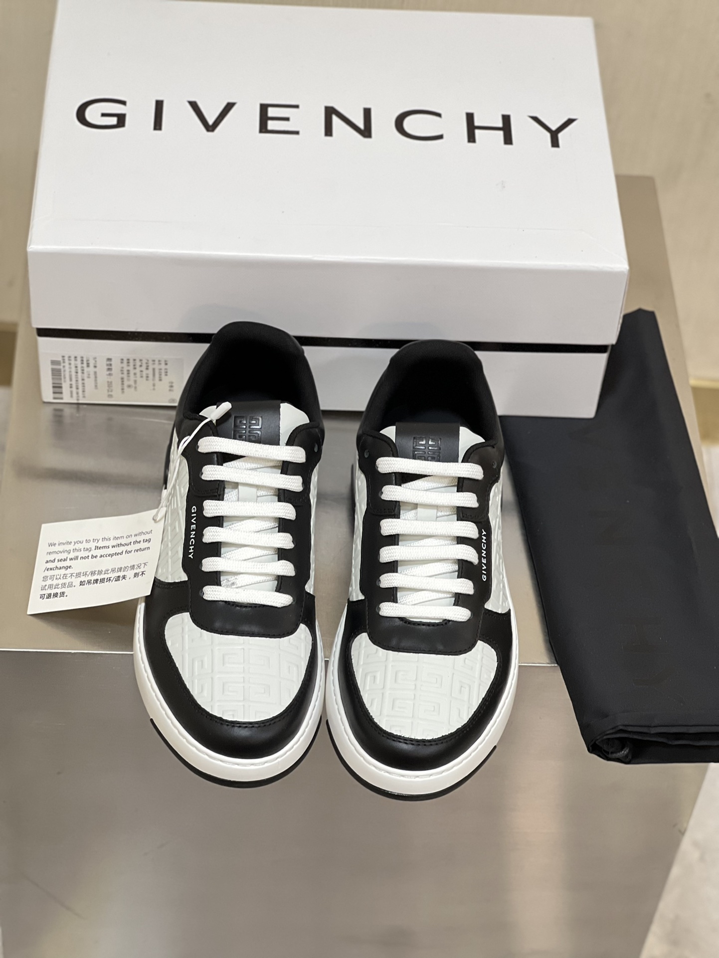 GIVENCHY SNEAKERS 