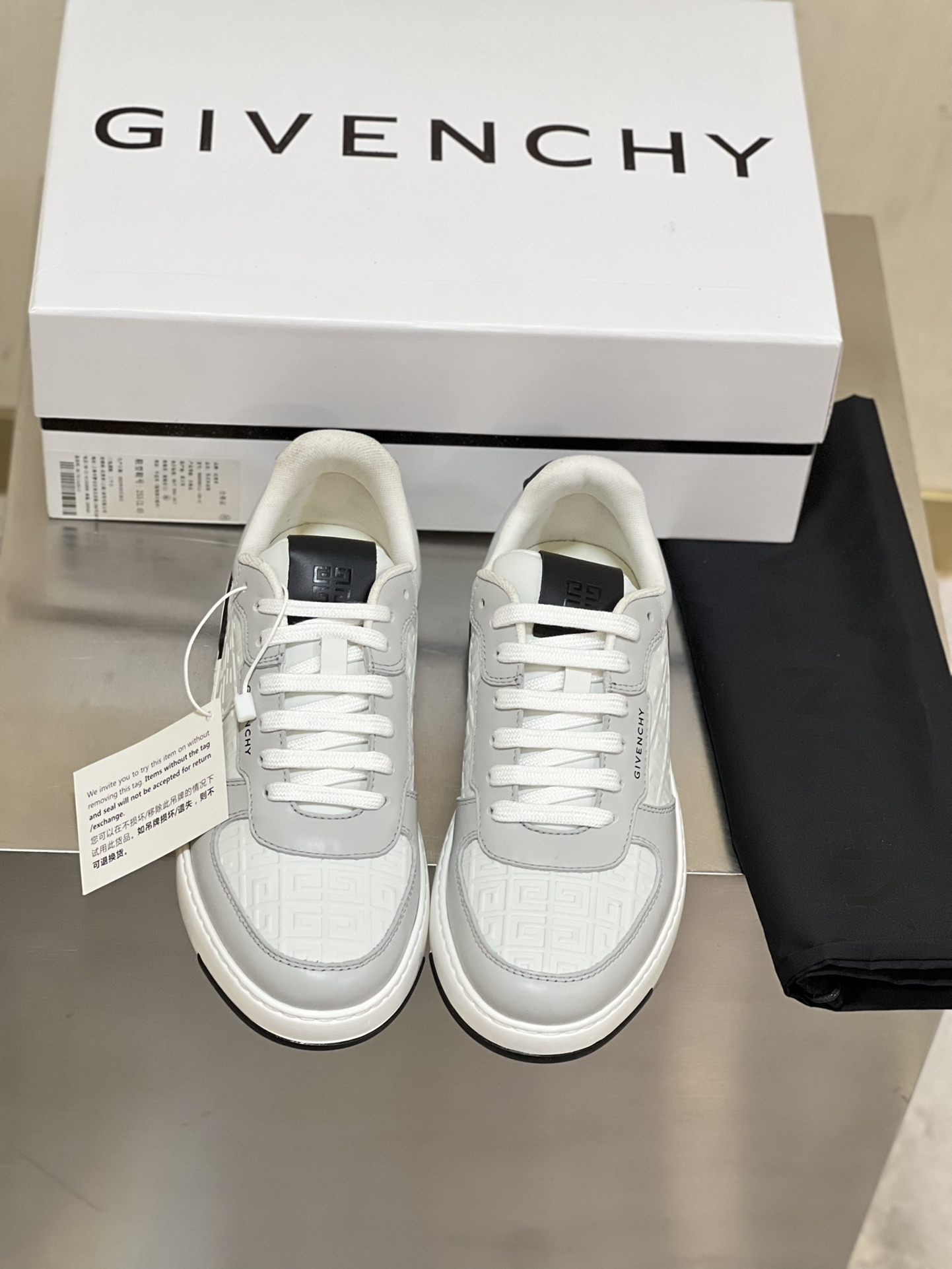 GIVENCHY SNEAKERS 