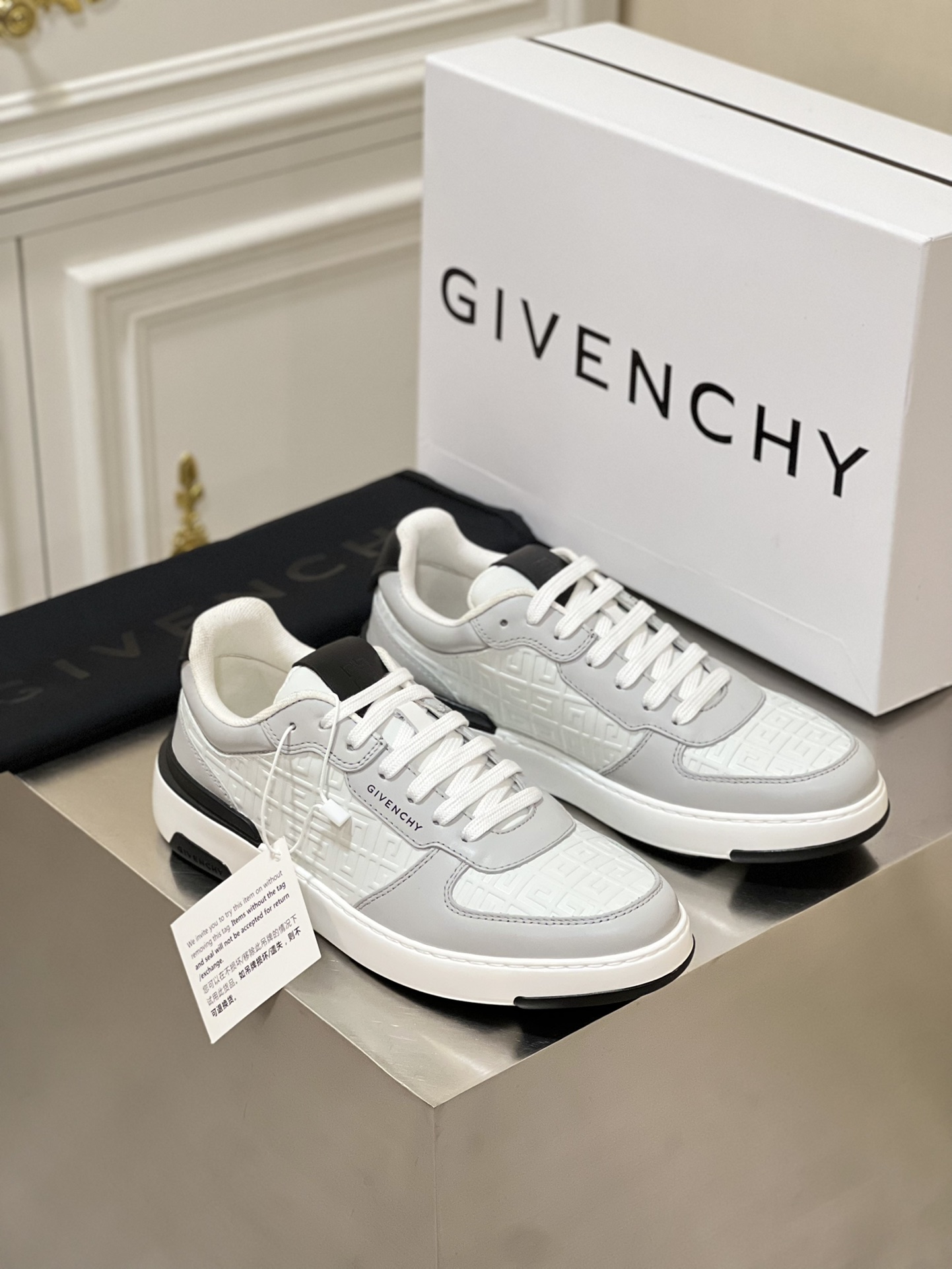 GIVENCHY SNEAKERS 
