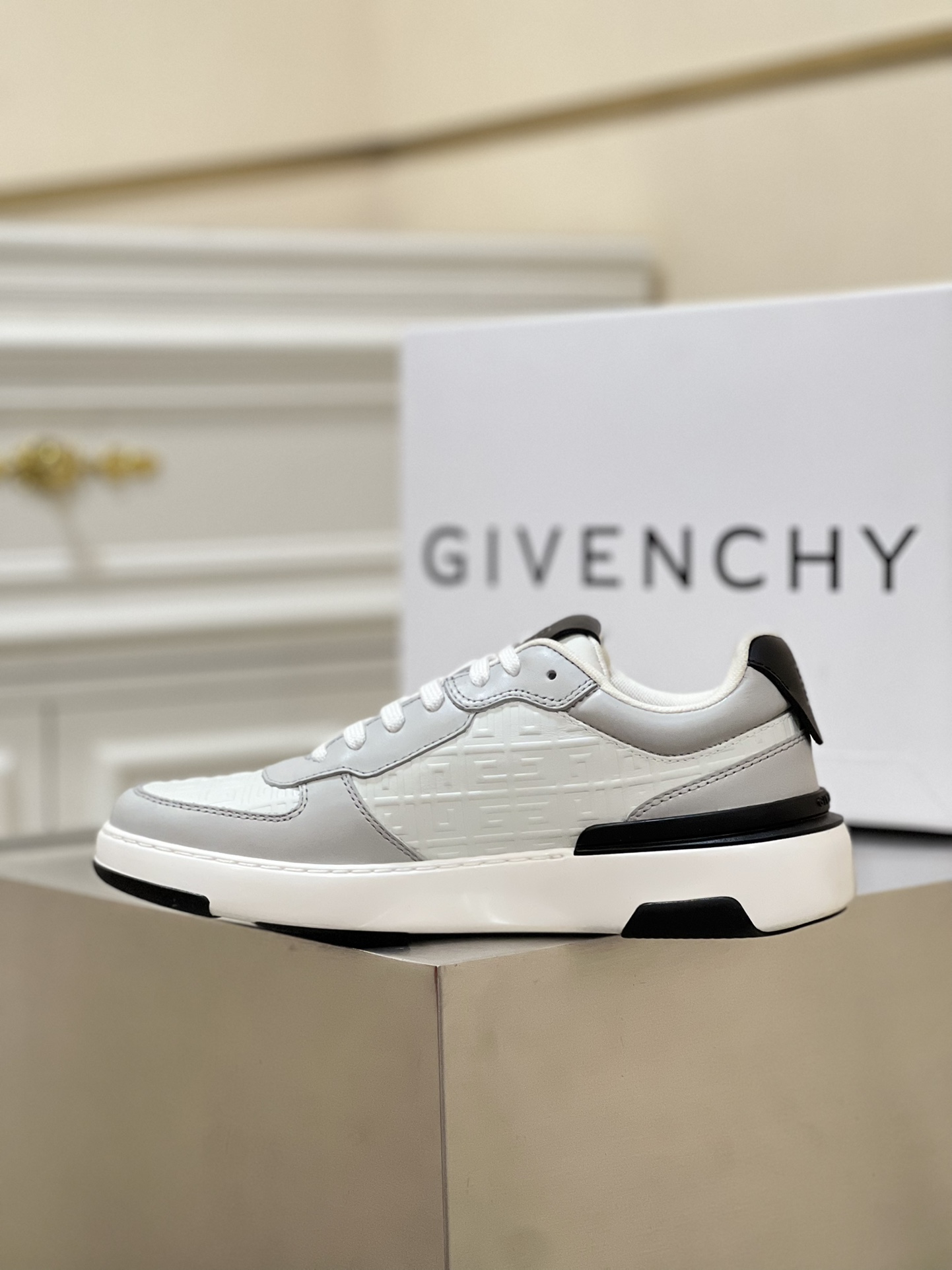 GIVENCHY SNEAKERS 