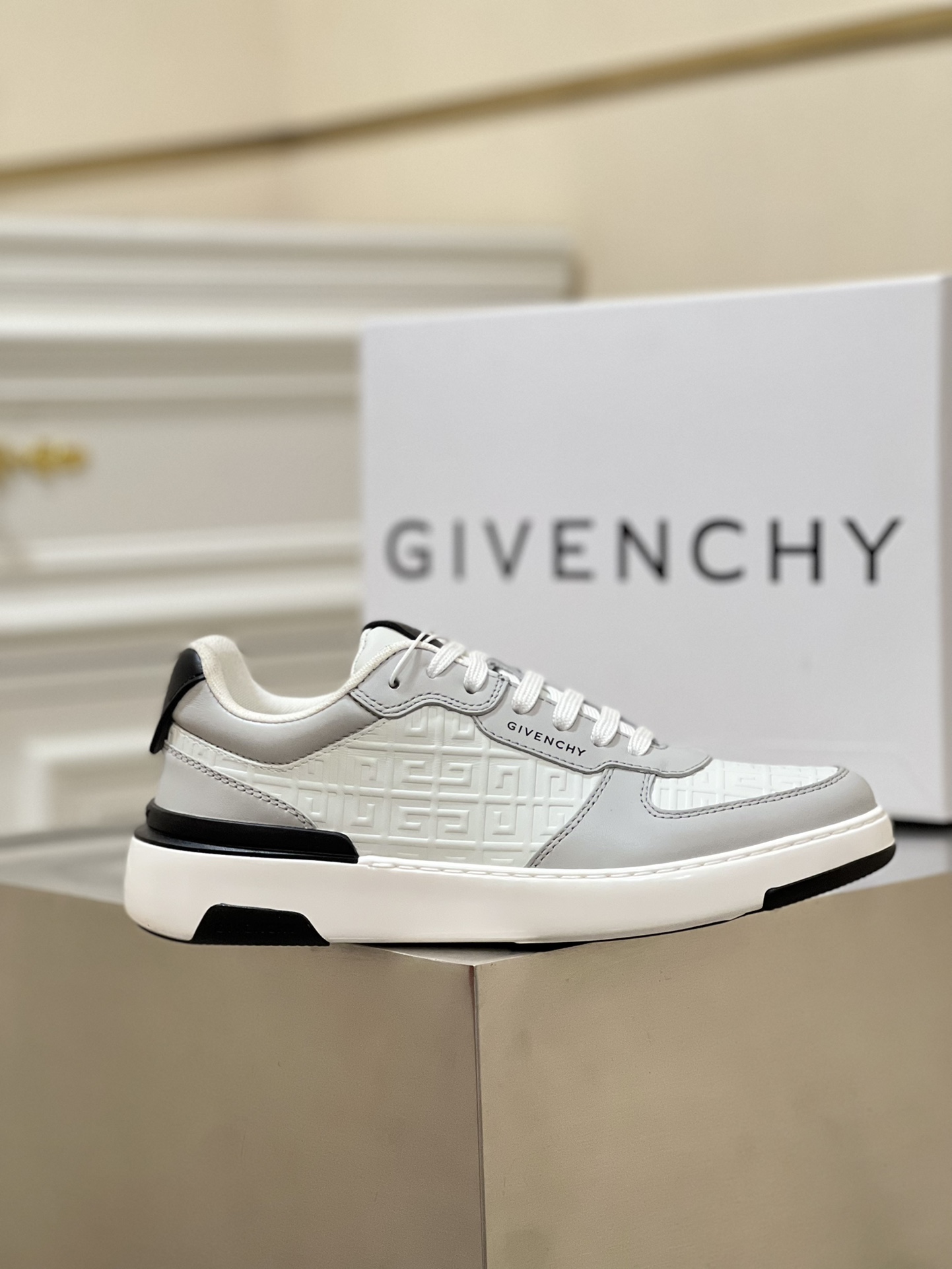 GIVENCHY SNEAKERS 