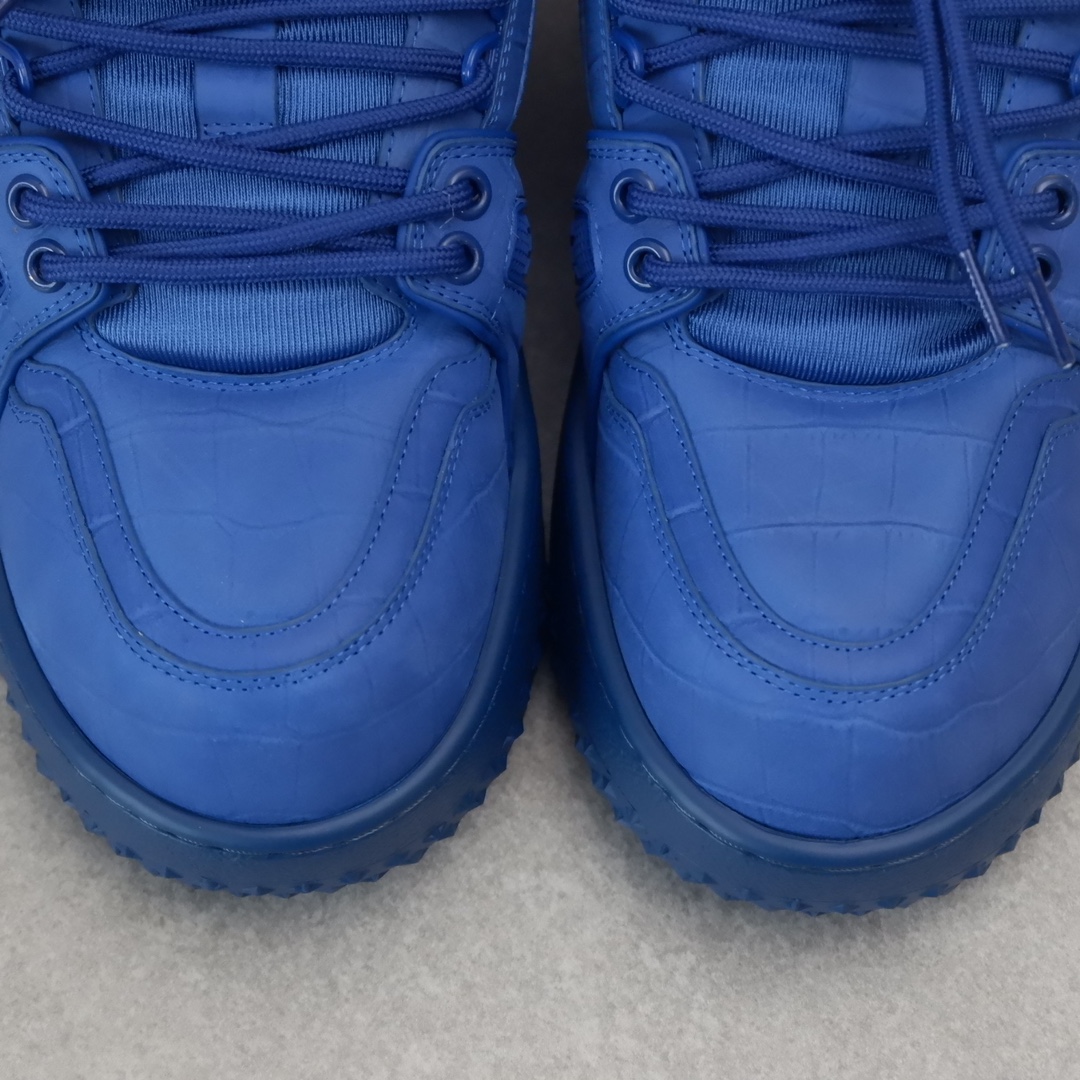 LOUIS VUITTON TRAINERS 