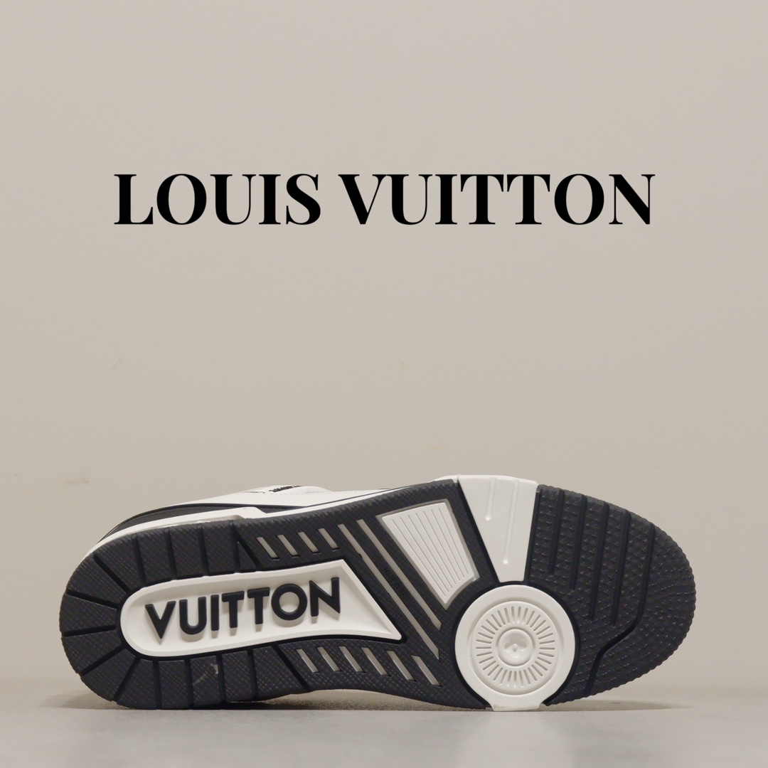 LOUIS VUITTON TRAINERS 