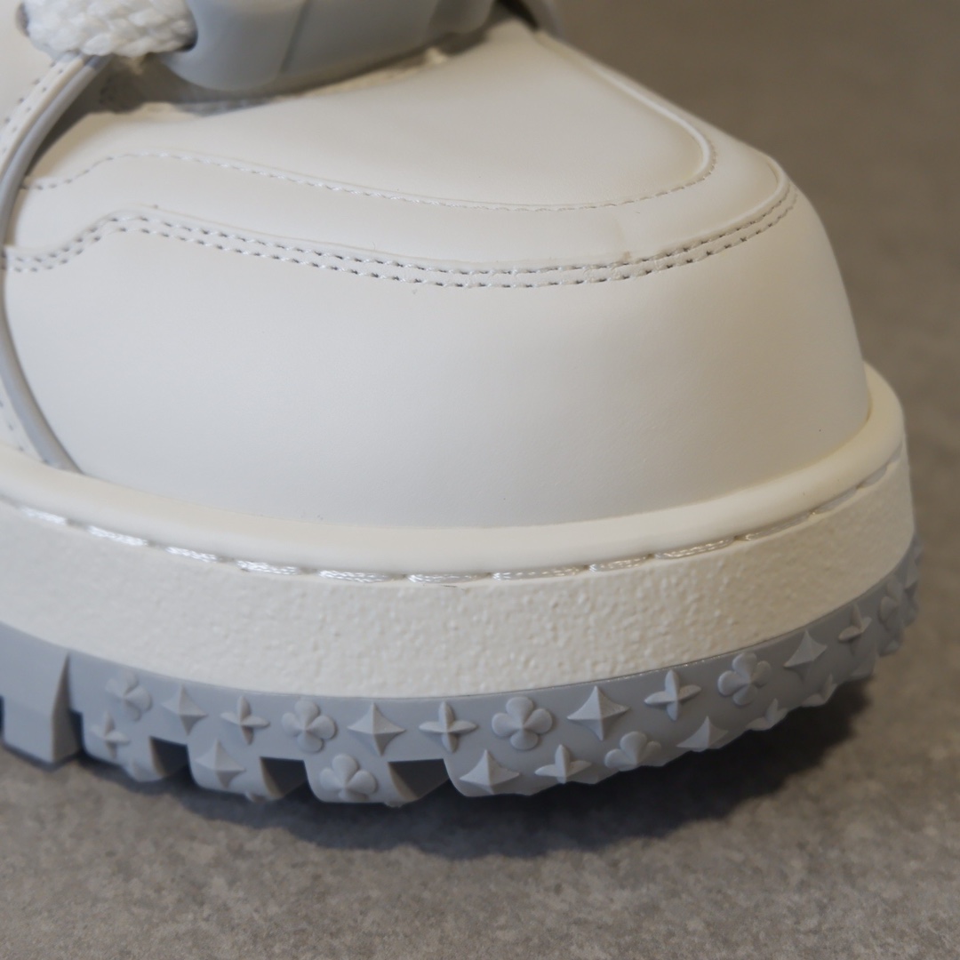 LOUIS VUITTON TRAINERS 