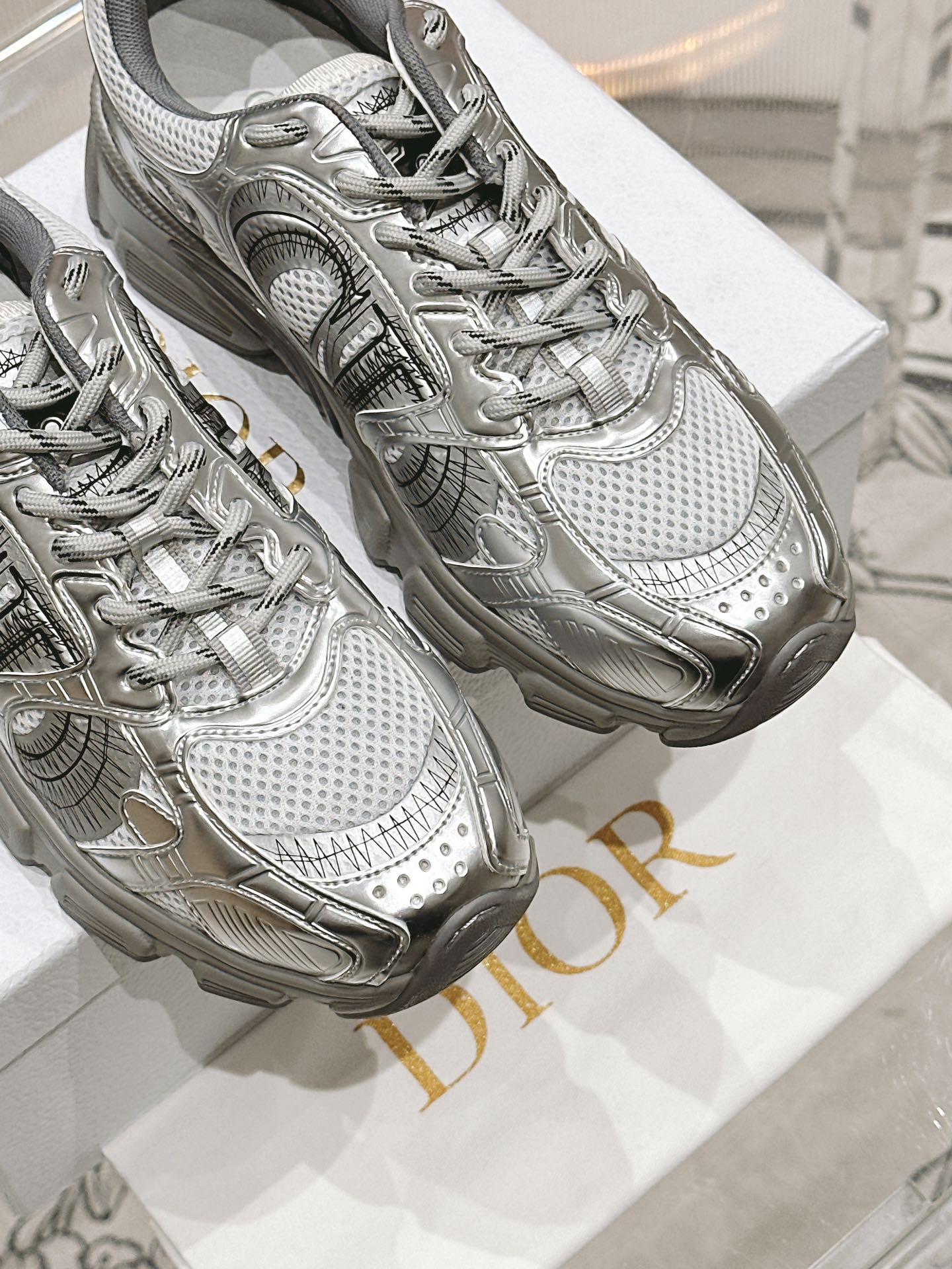 DIOR SNEAKER