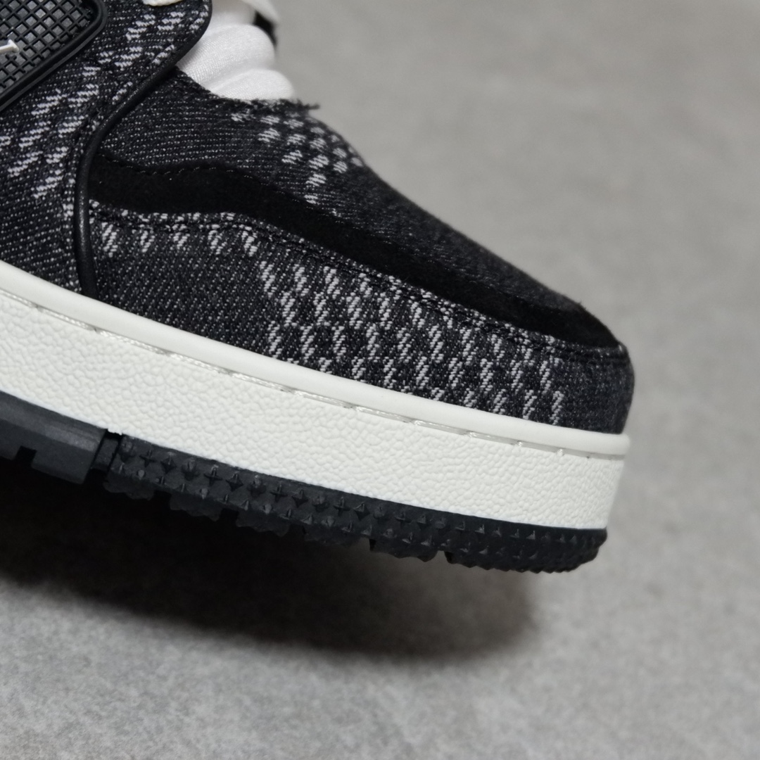 LOUIS VUITTON TRAINERS