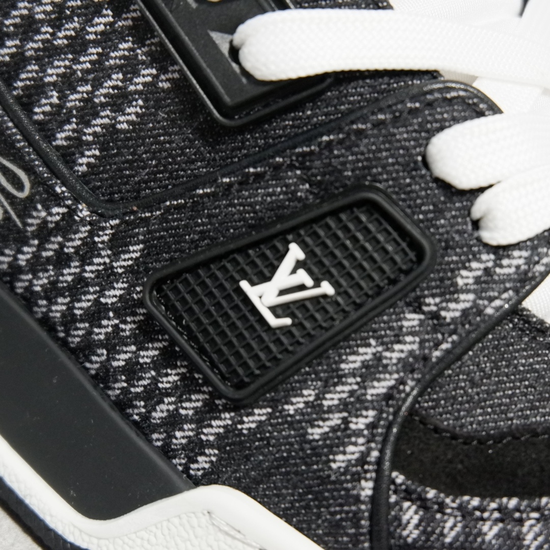 LOUIS VUITTON TRAINERS