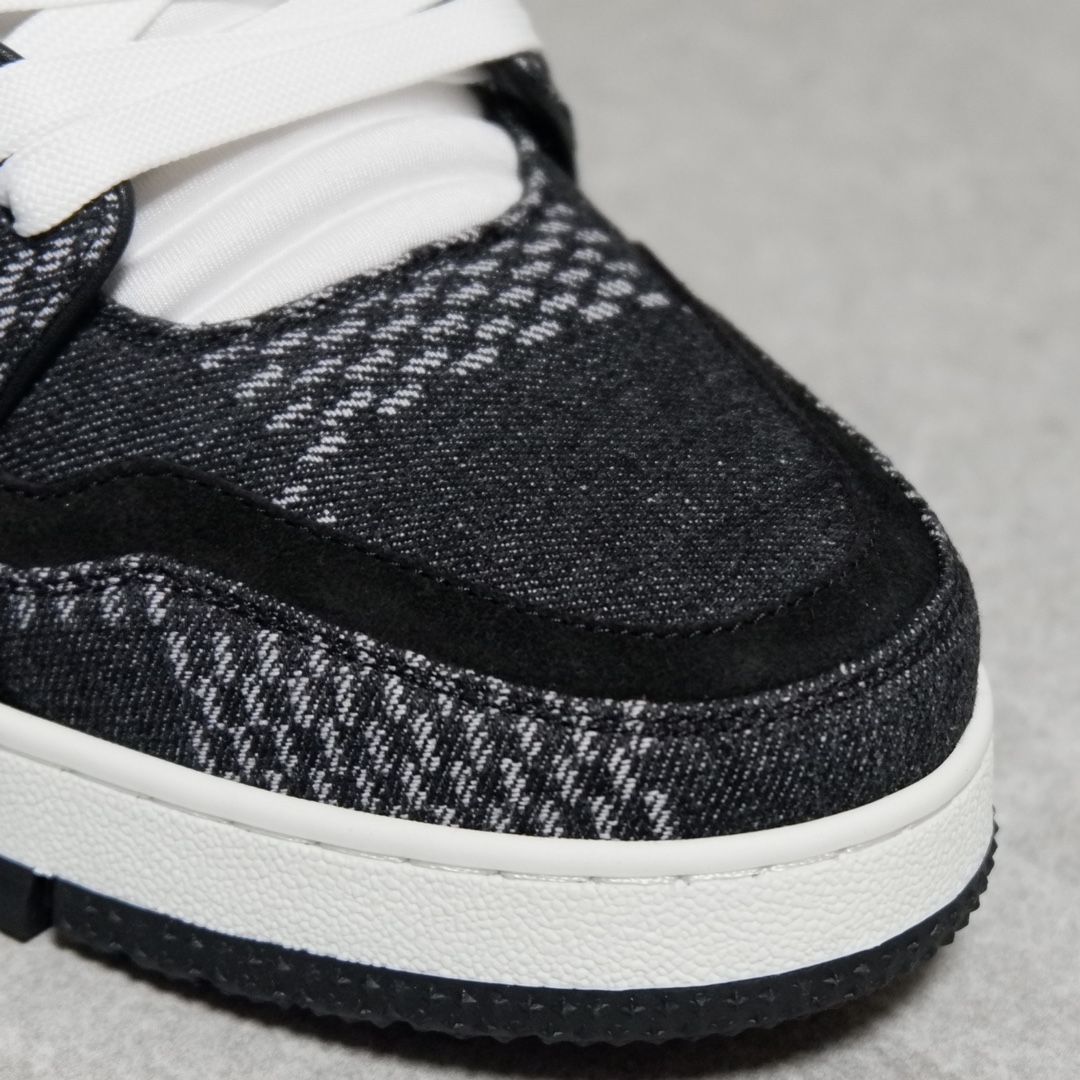 LOUIS VUITTON TRAINERS