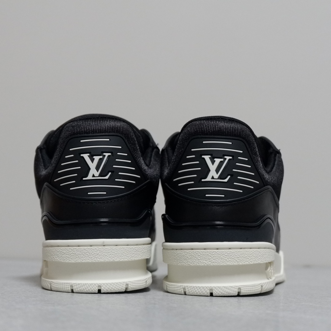 LOUIS VUITTON TRAINERS