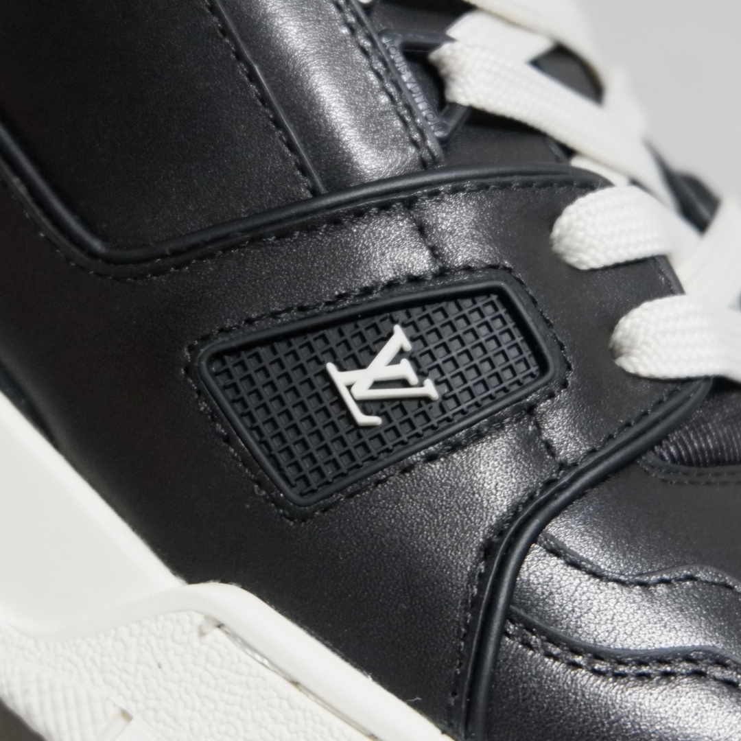 LOUIS VUITTON TRAINERS