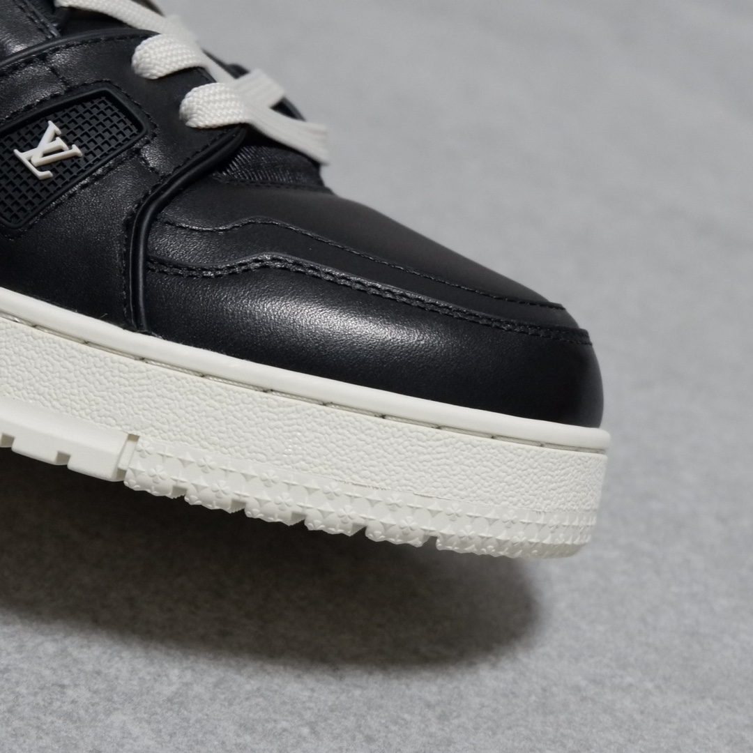 LOUIS VUITTON TRAINERS
