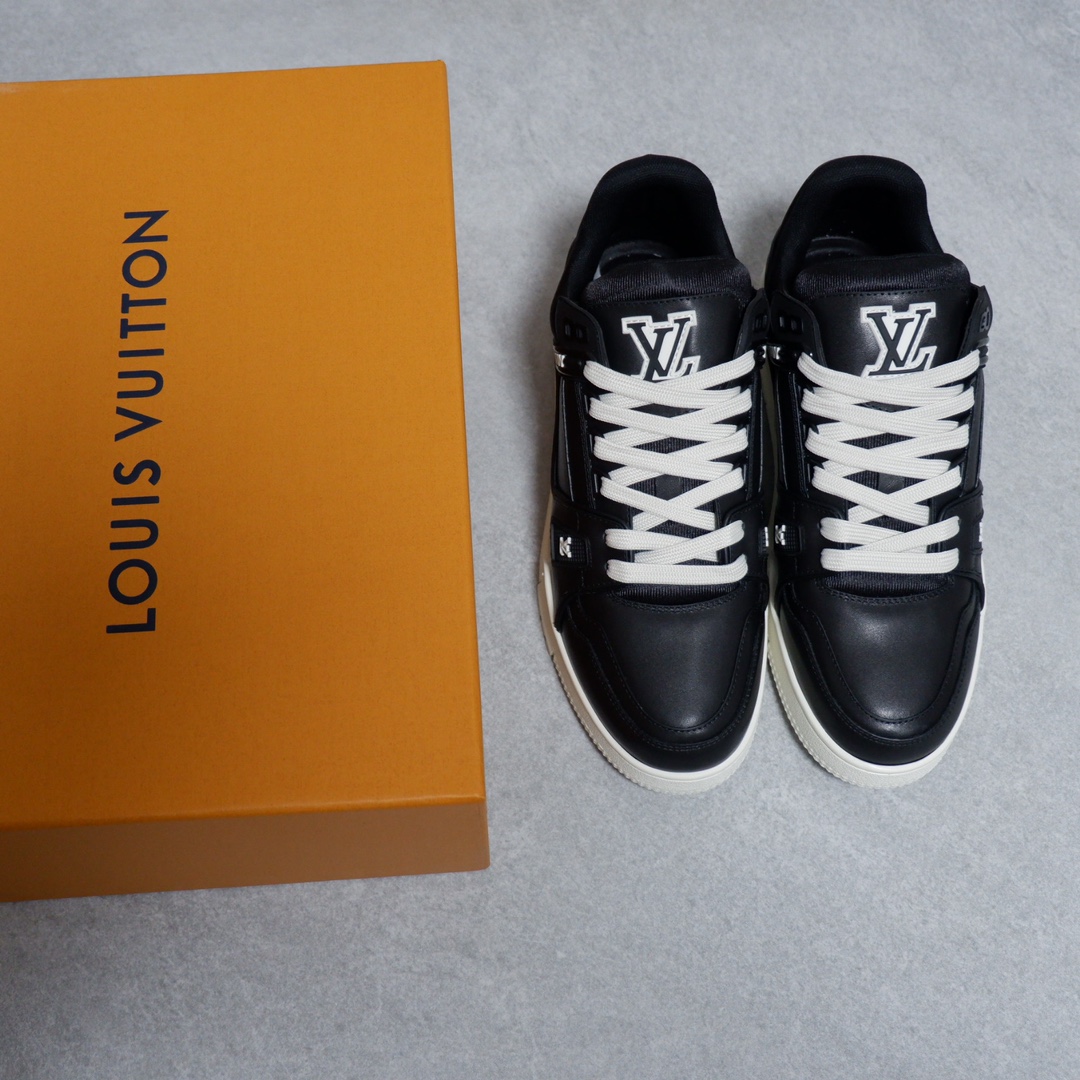 LOUIS VUITTON TRAINERS