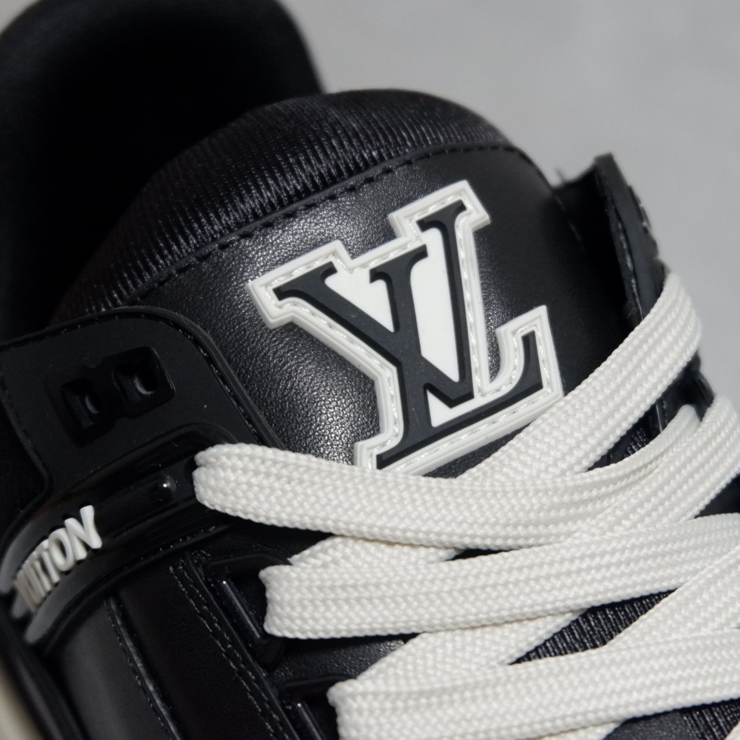 LOUIS VUITTON TRAINERS