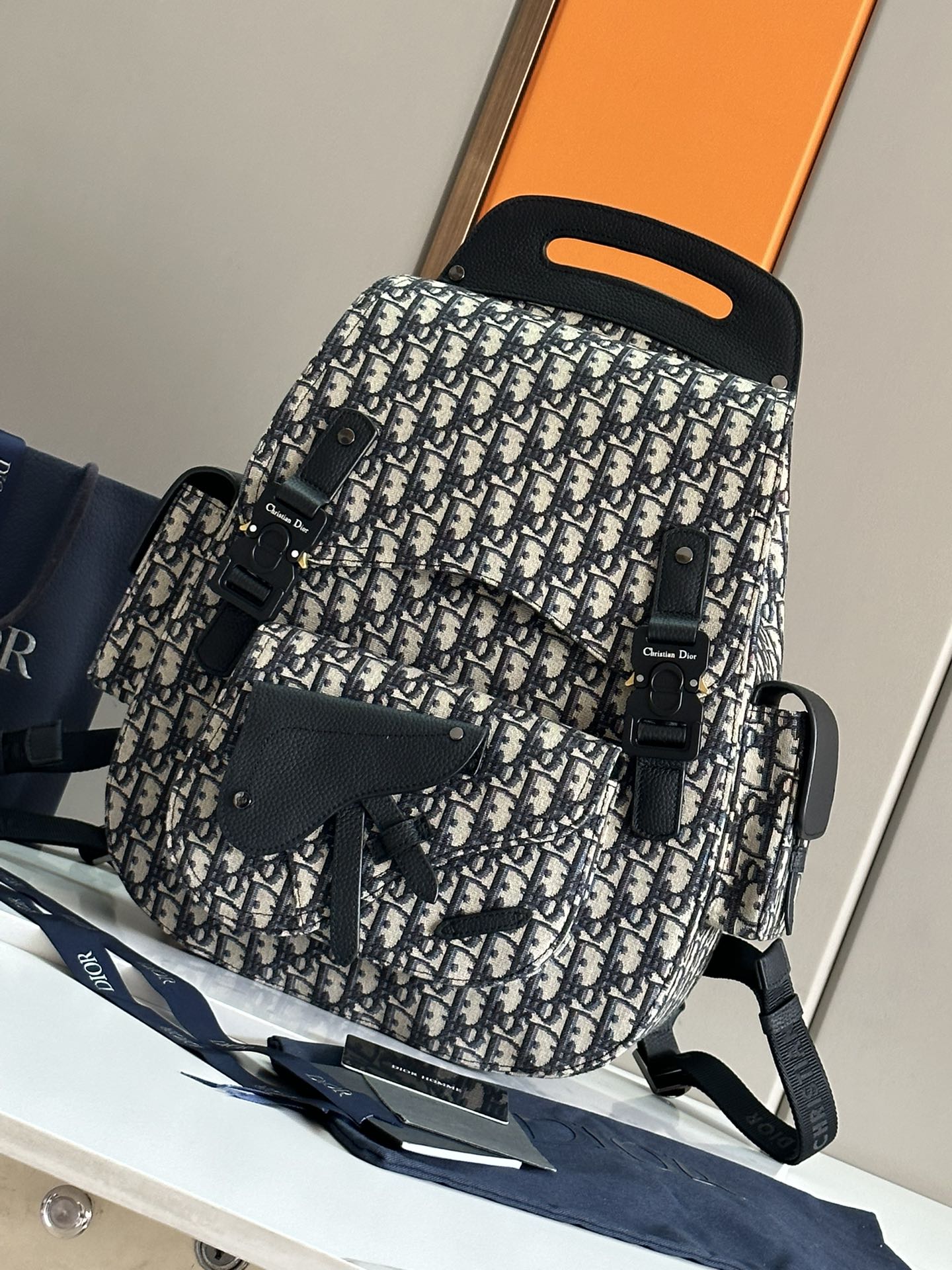 DIOR