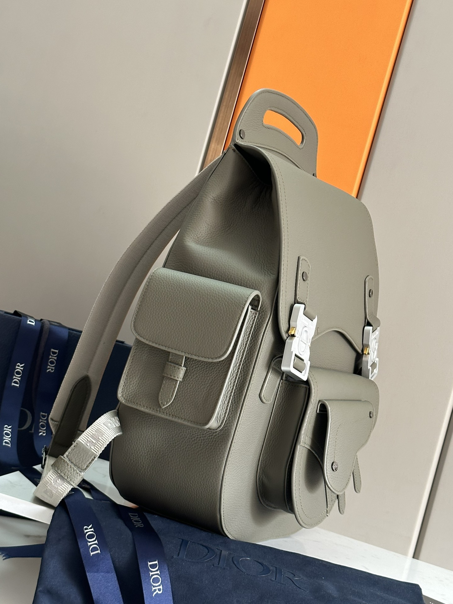 DIOR
