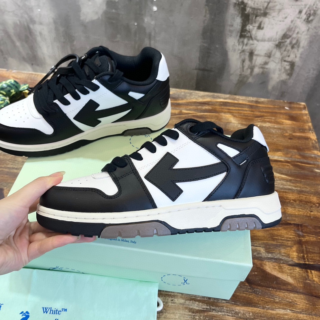 OFF WHITE SNEAKERS 