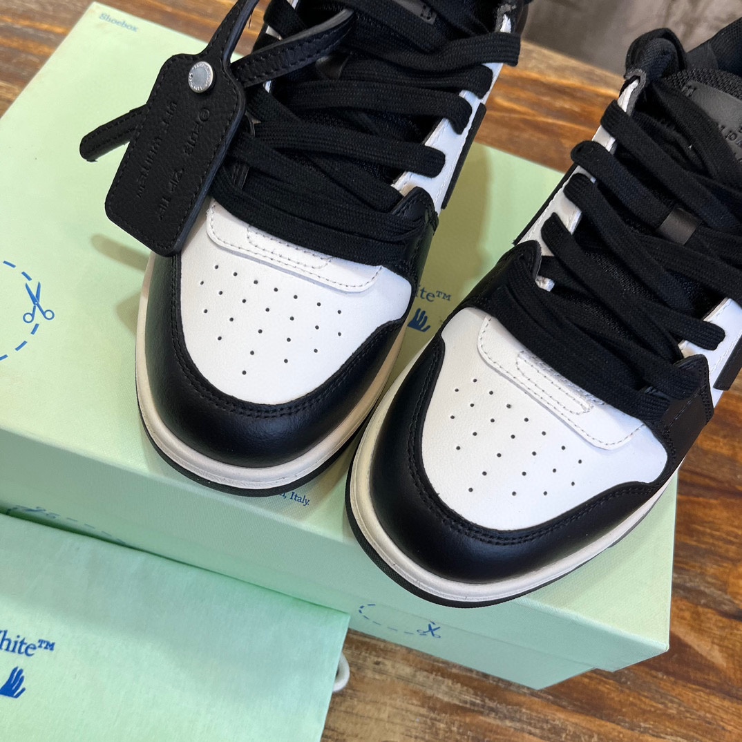 OFF WHITE SNEAKERS 