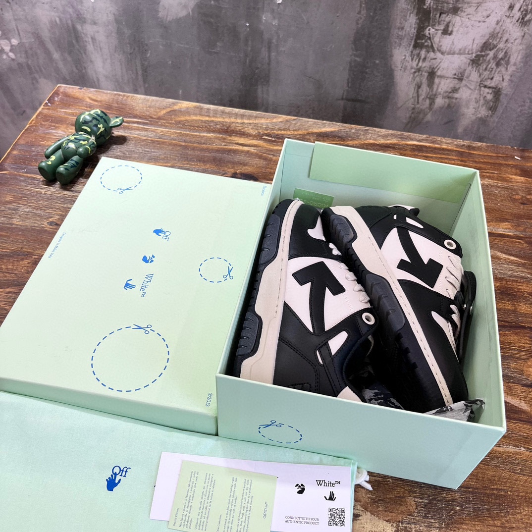 OFF WHITE SNEAKERS 