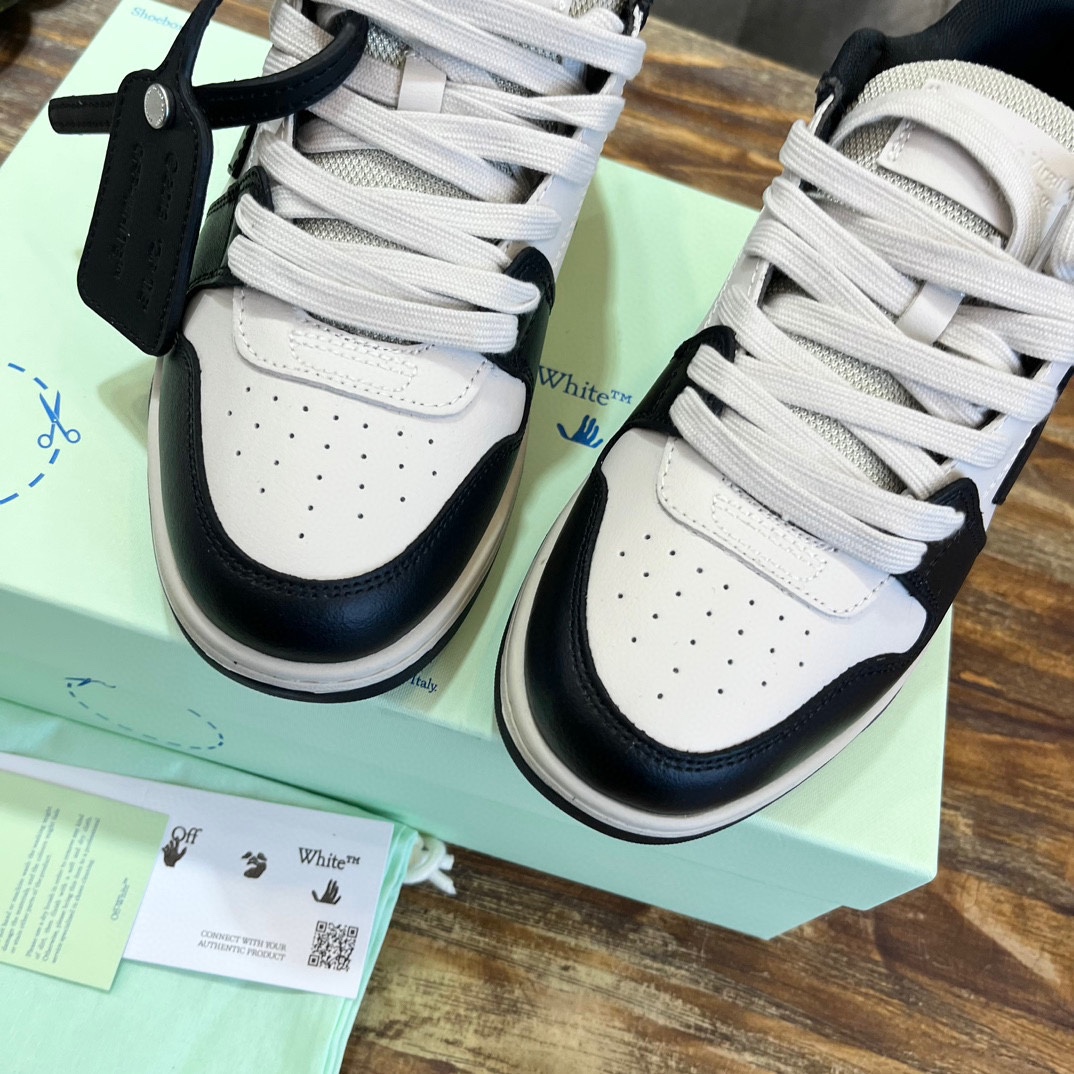 OFF WHITE SNEAKERS 