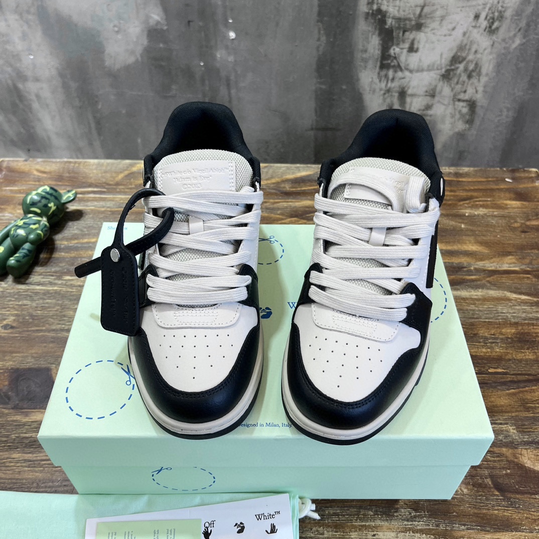 OFF WHITE SNEAKERS 