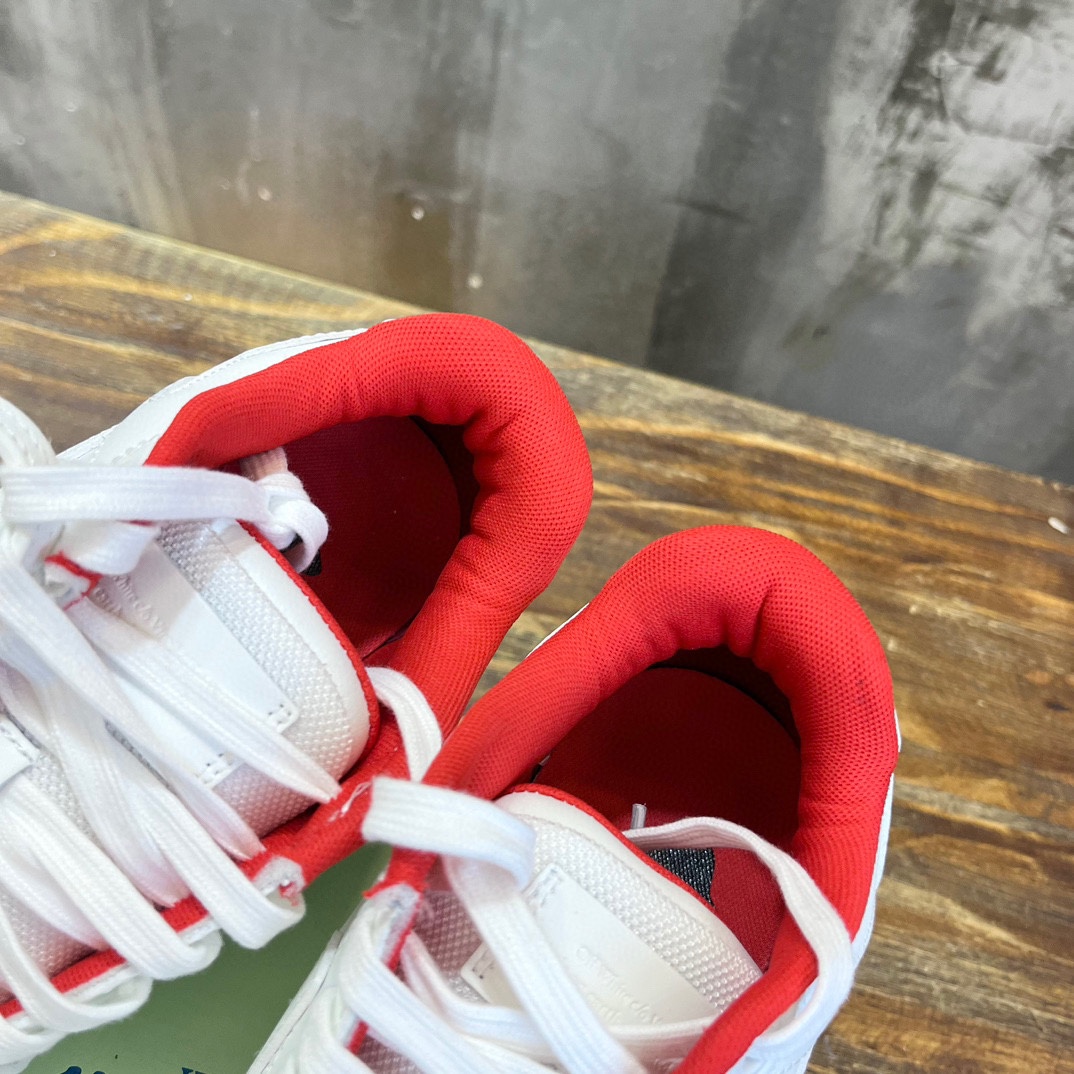 OFF WHITE SNEAKERS 