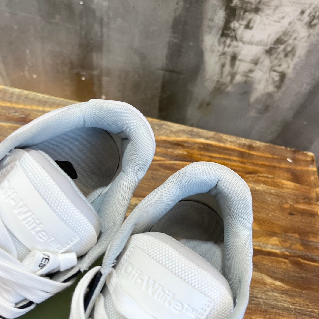 OFF WHITE SNEAKERS 
