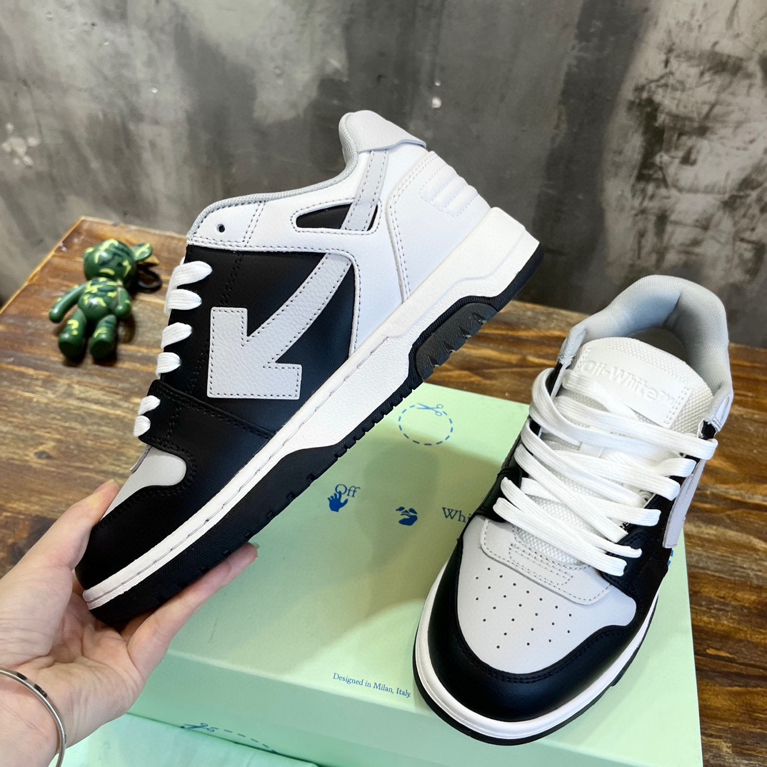 OFF WHITE SNEAKERS 