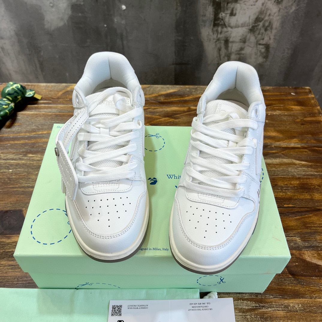 OFF WHITE SNEAKERS 