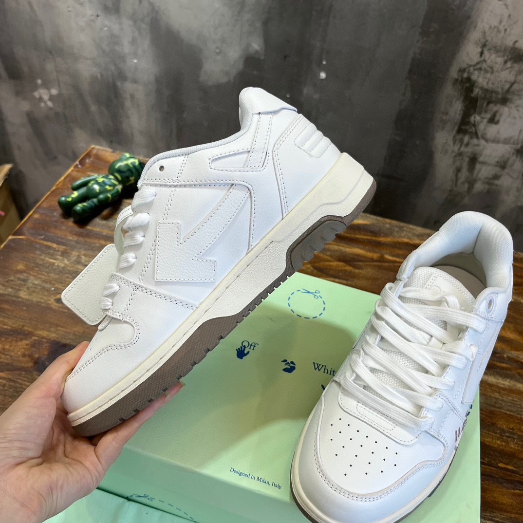 OFF WHITE SNEAKERS 