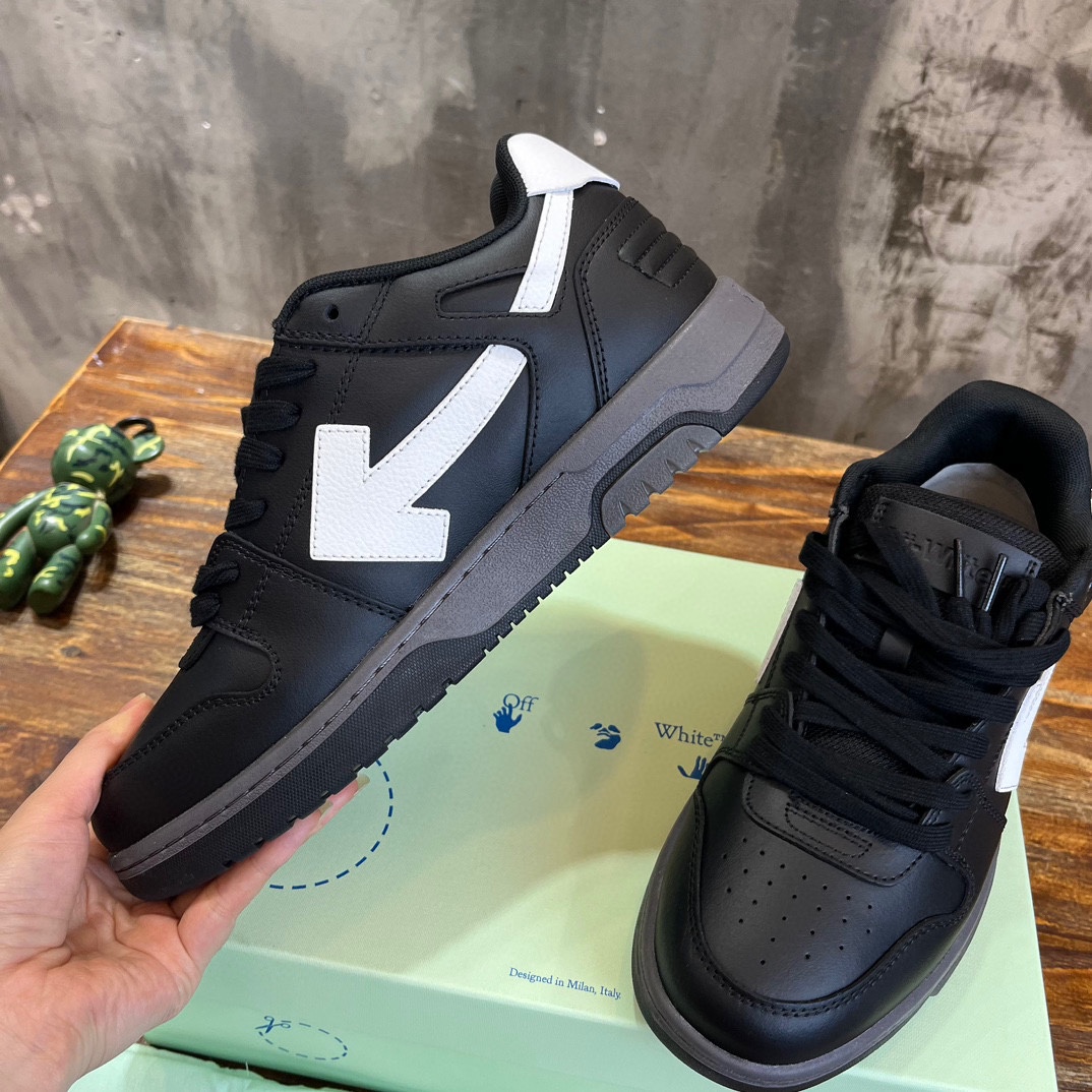 OFF WHITE SNEAKERS 