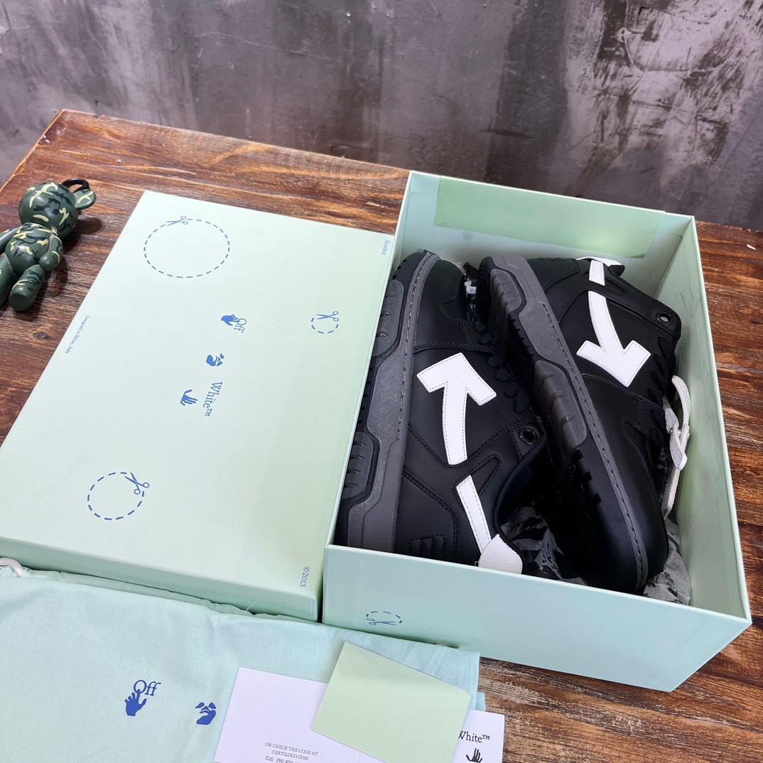 OFF WHITE SNEAKERS 