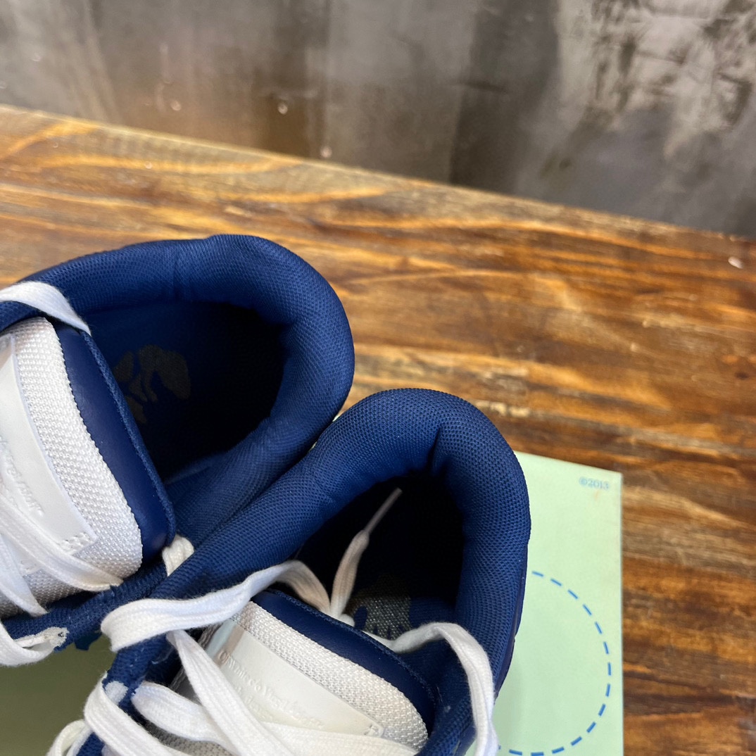 OFF WHITE SNEAKERS 