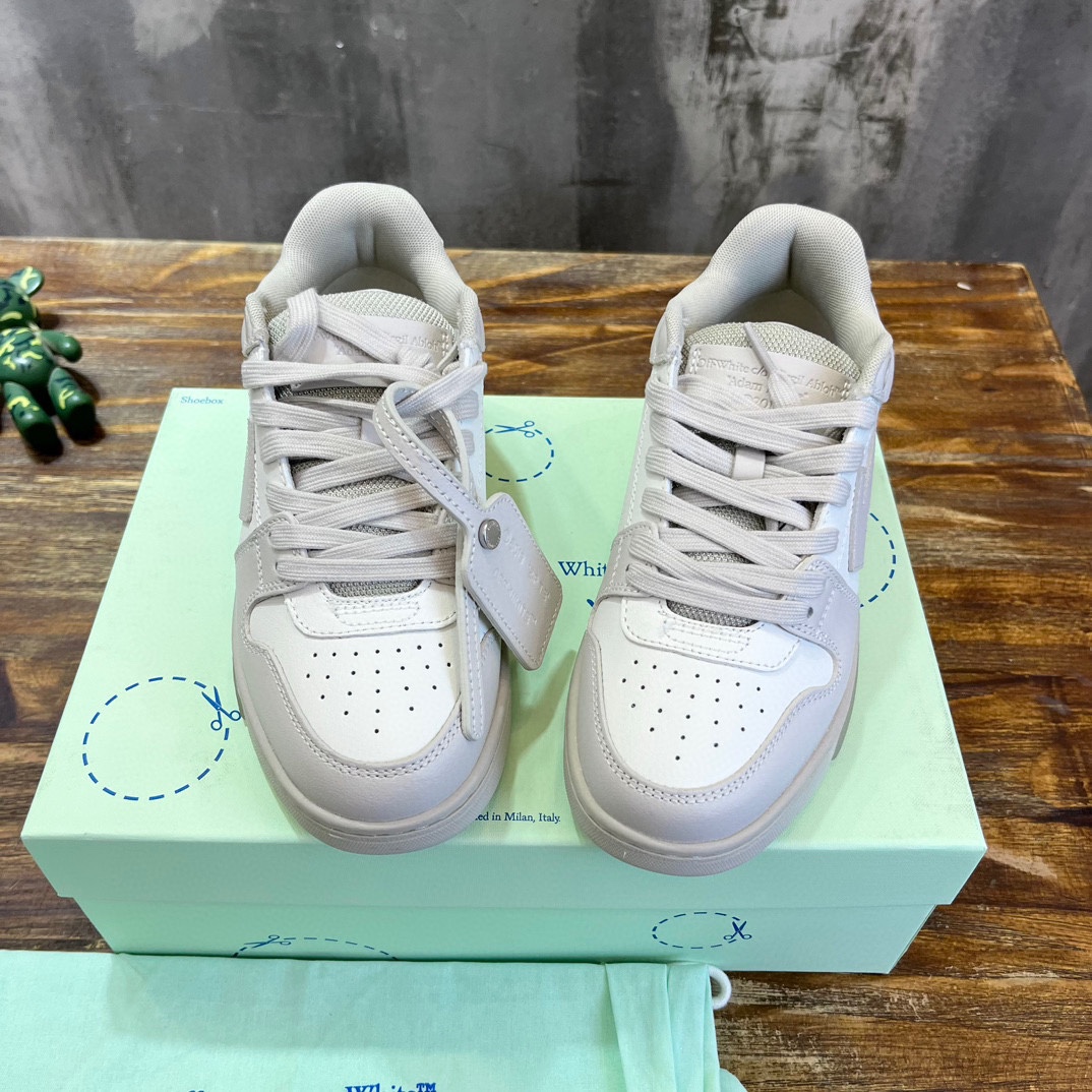OFF WHITE SNEAKERS 