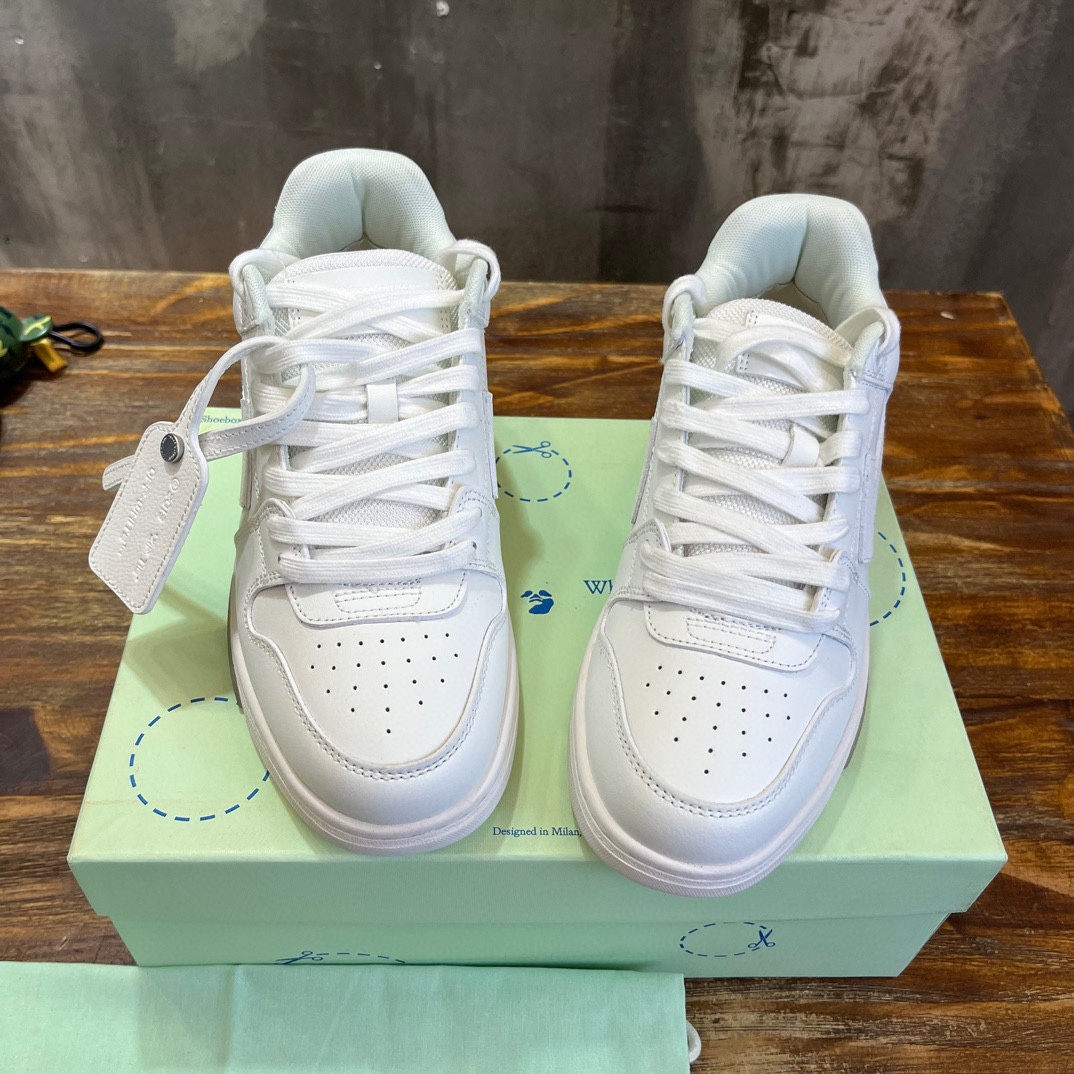 OFF WHITE SNEAKERS 