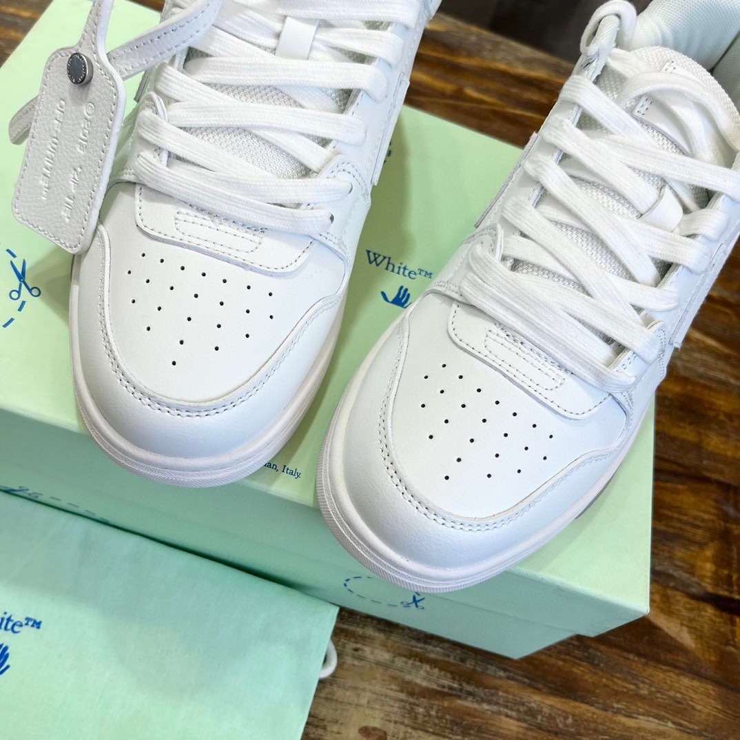 OFF WHITE SNEAKERS 