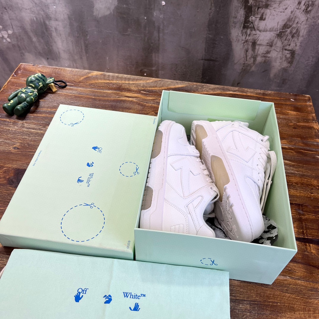 OFF WHITE SNEAKERS 