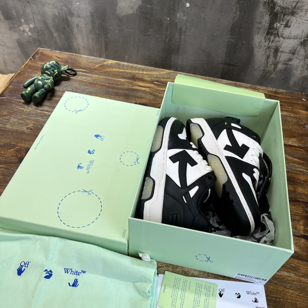 OFF WHITE SNEAKERS 