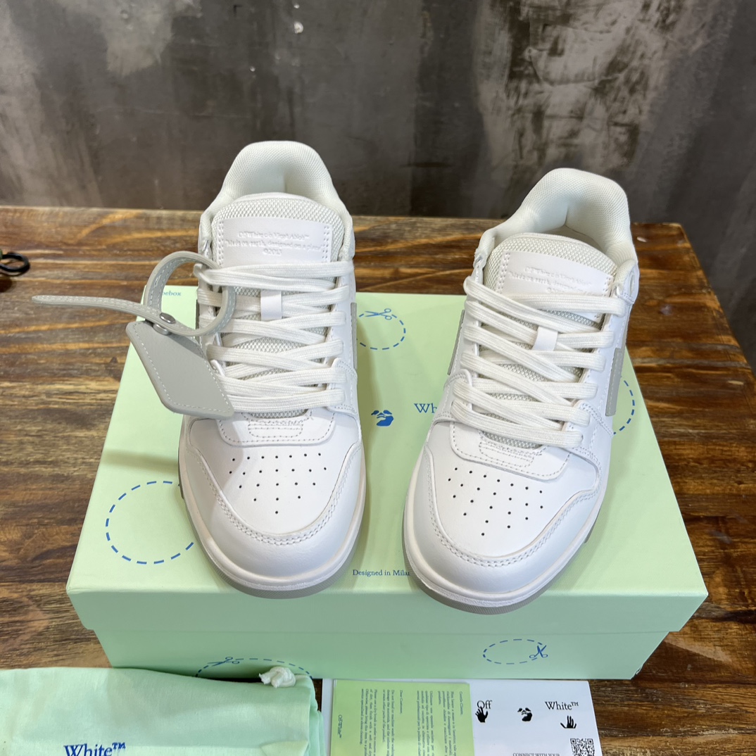OFF WHITE SNEAKERS 