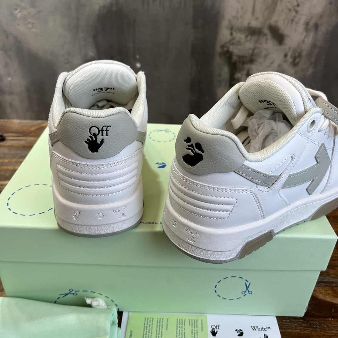 OFF WHITE SNEAKERS 