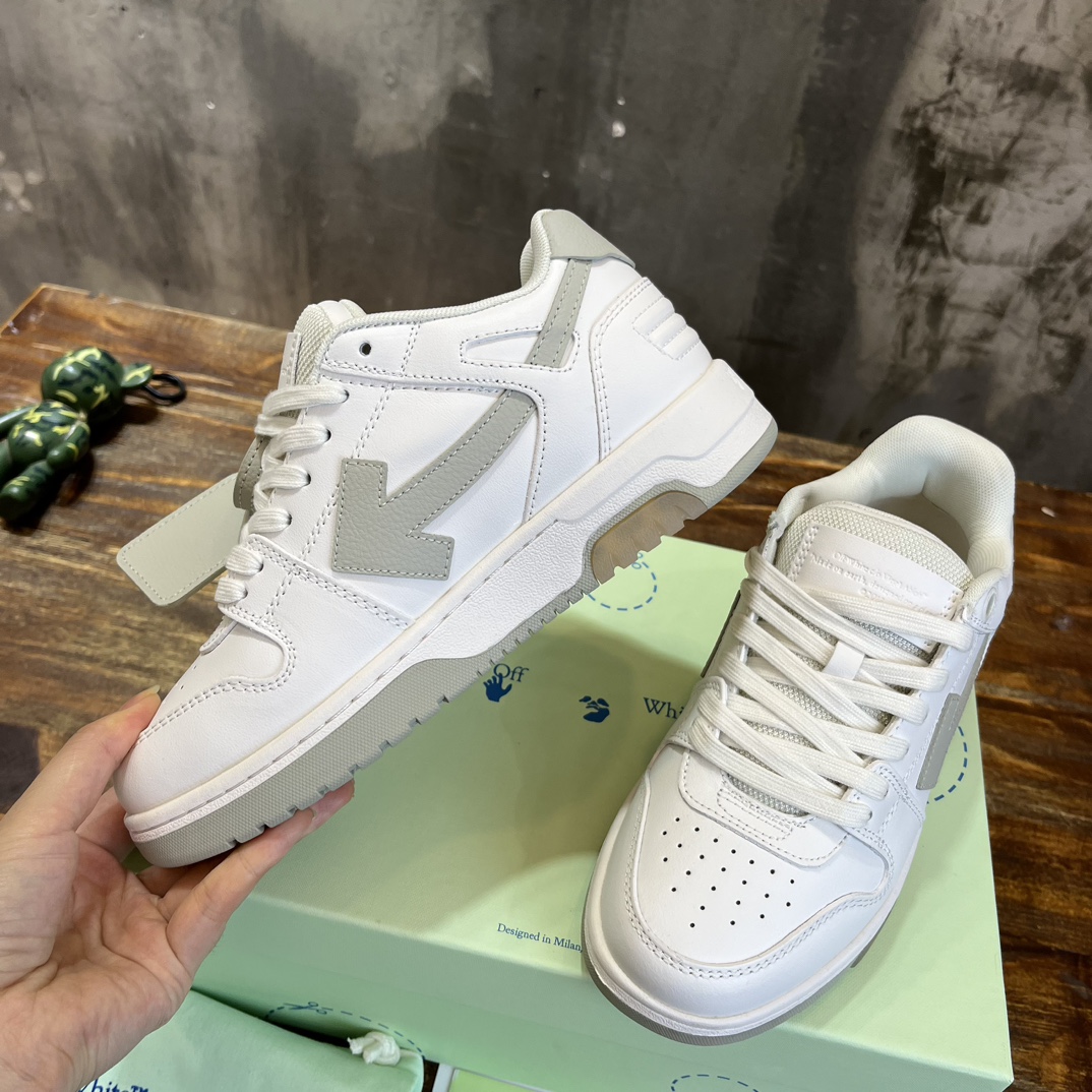OFF WHITE SNEAKERS 